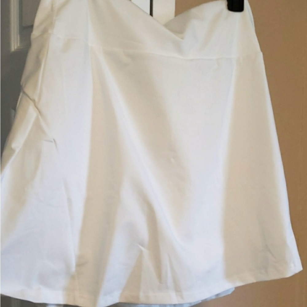 White Yidartin Athletic Skirt/Shorts. - Picture 2 of 6